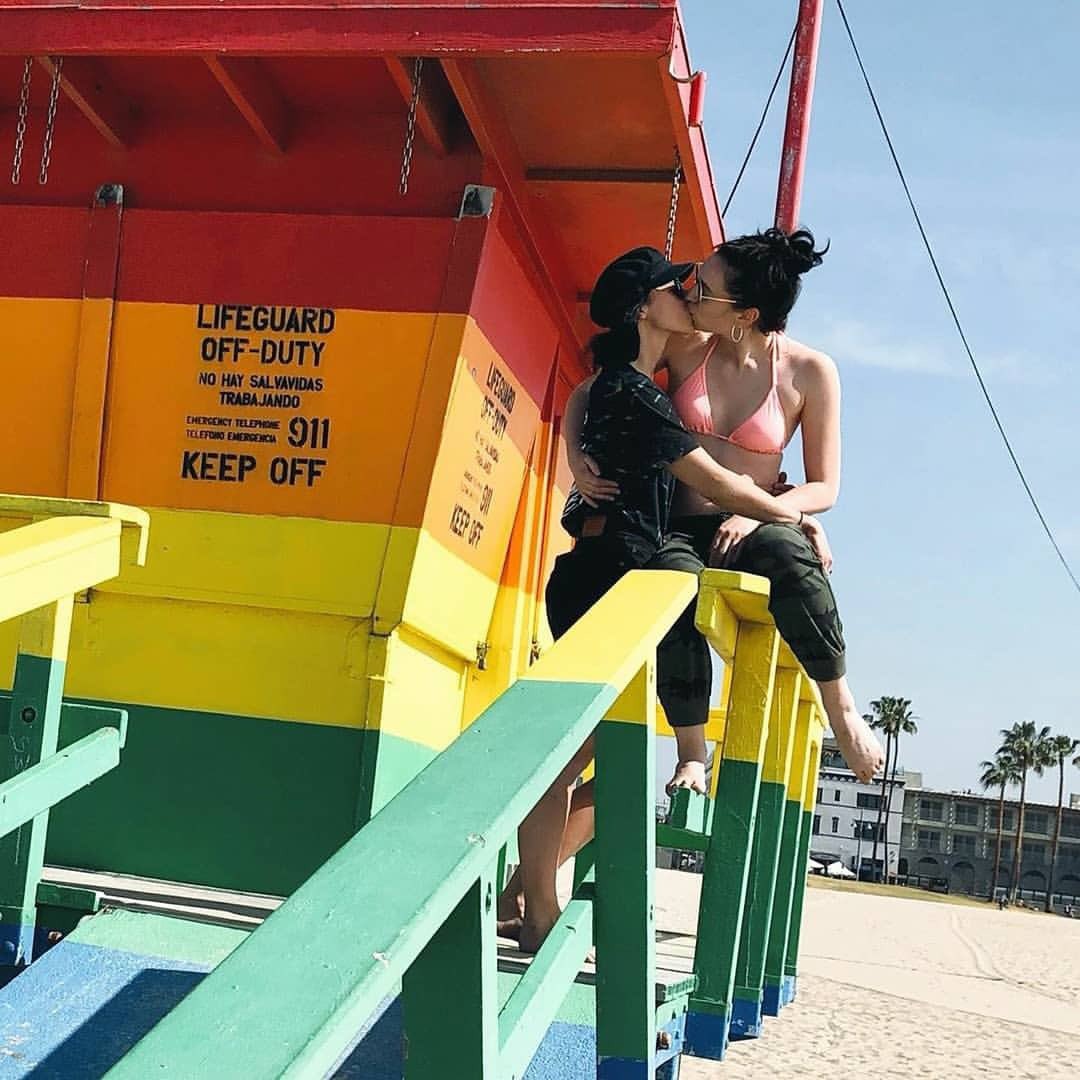 lesbixn tweet media
