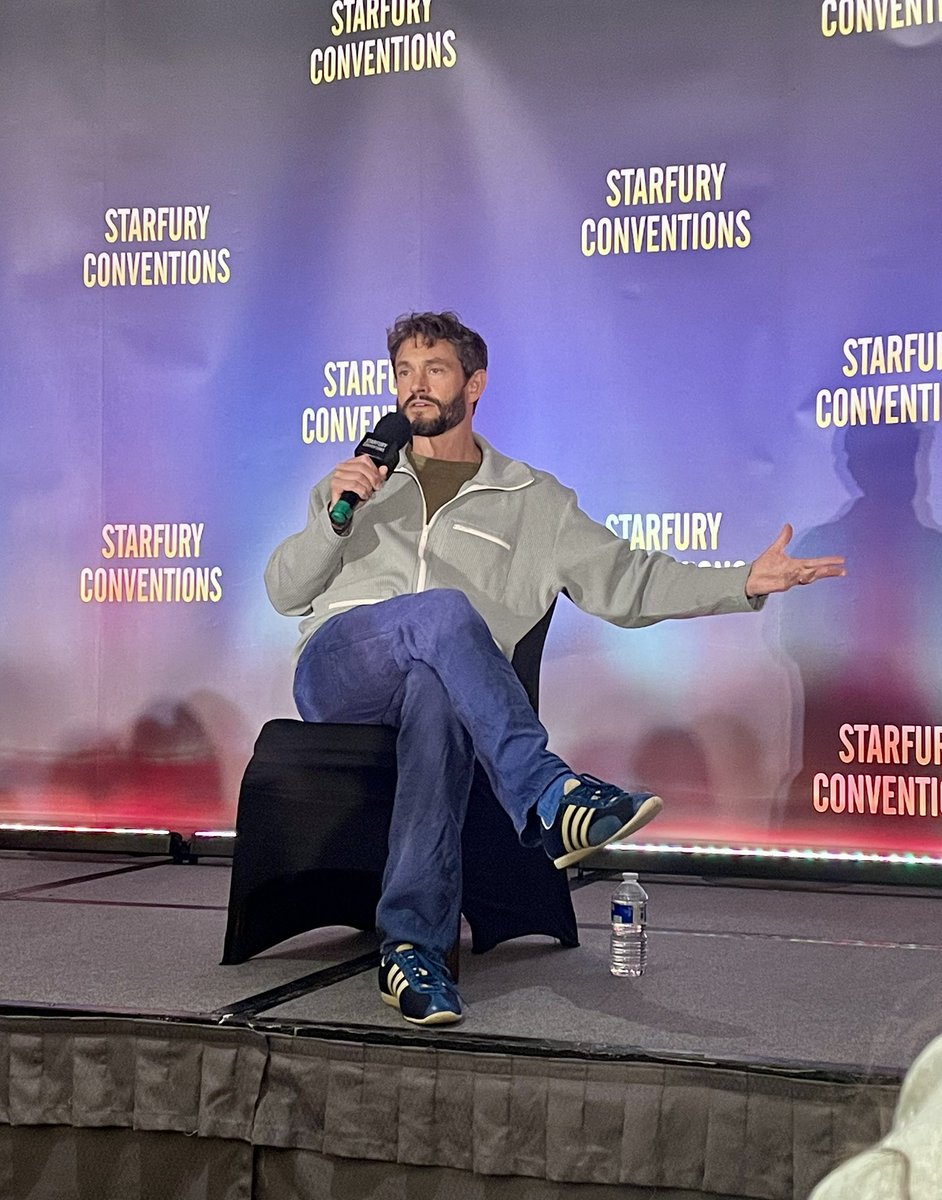 RDC Day Two Panels!
Featuring Hugh’s facial reactions. 🤭💙

#reddragoncon #reddragoncon7 #hughdancy #hannibalnbc