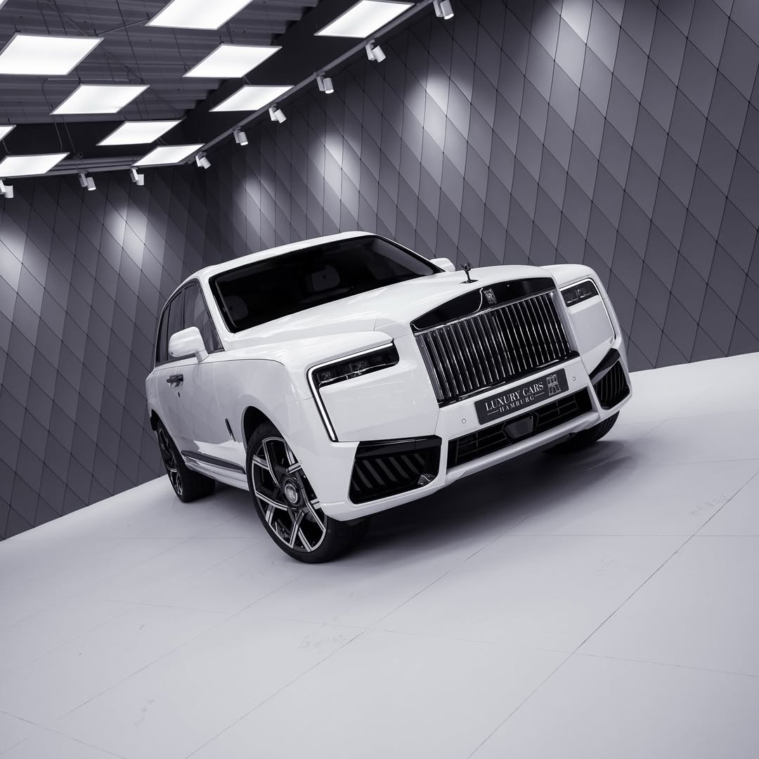 nocarcontext's tweet photo. Rolls-Royce Cullinan 🤍🤍 https://t.co/Jaz8jOKbzT
