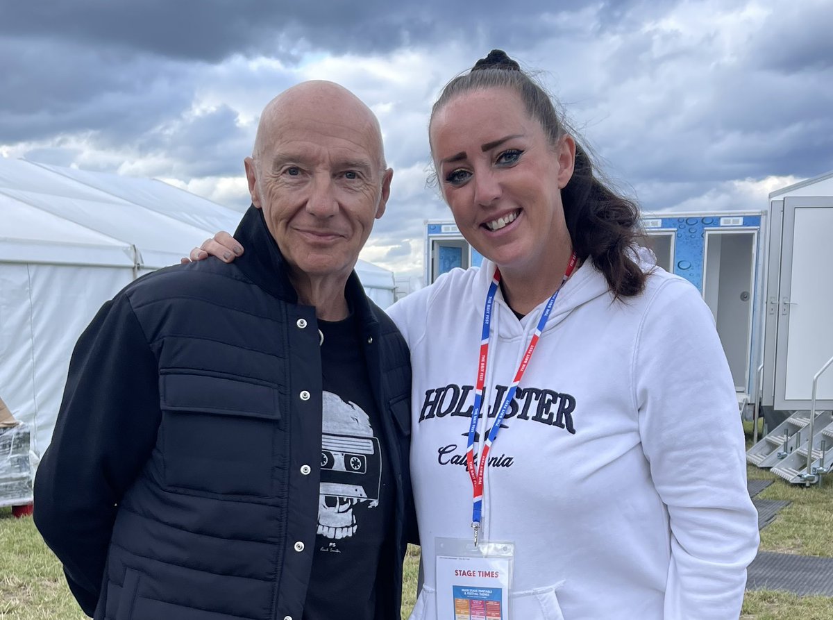 Me and the best one there tonight.. <a href="/midgeure1/">midge ure💙</a>  - I only came to Brit Fest to see him and now he knows it as I told him!  Amazing as always 💕🙌