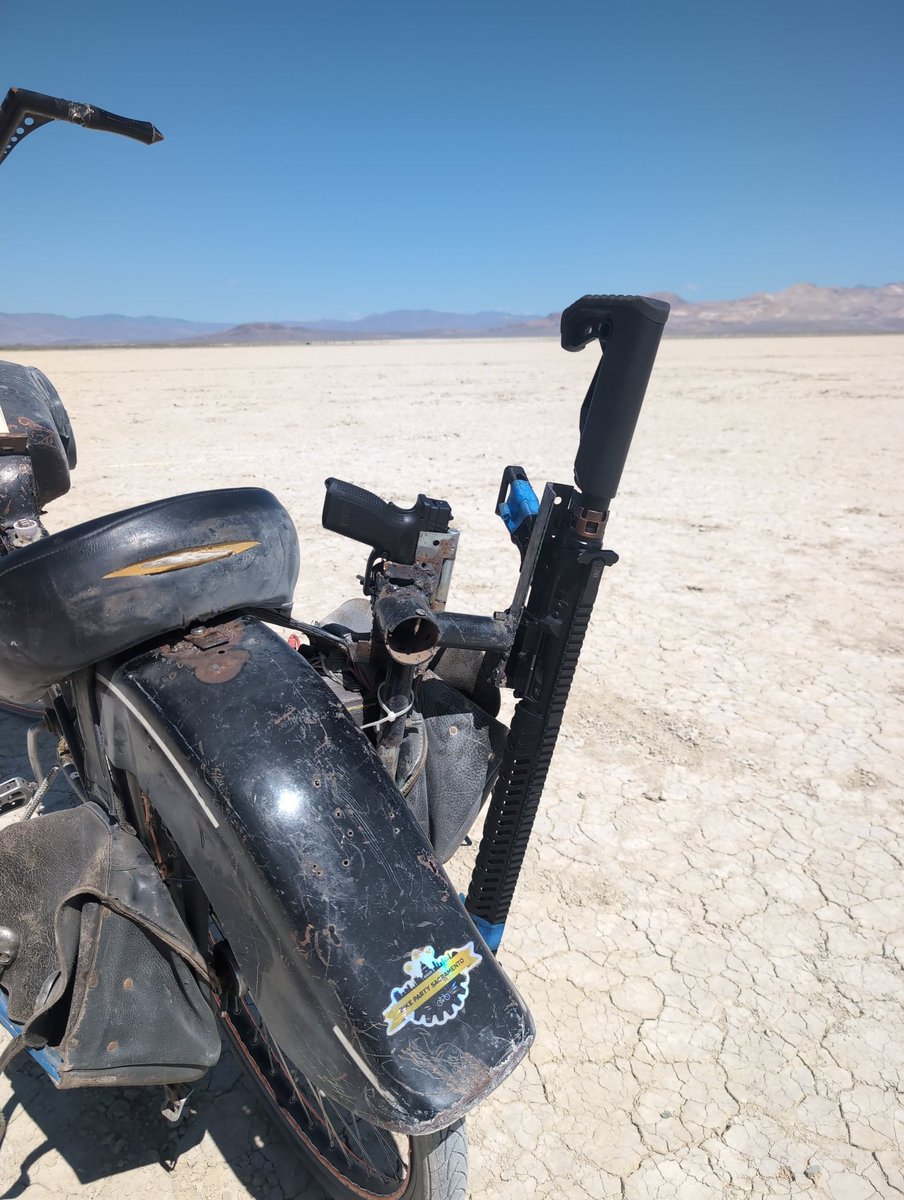 AlexLi98's tweet image. Found the coolest bike on the playa, built in sound system, lights, and a self defense rig!