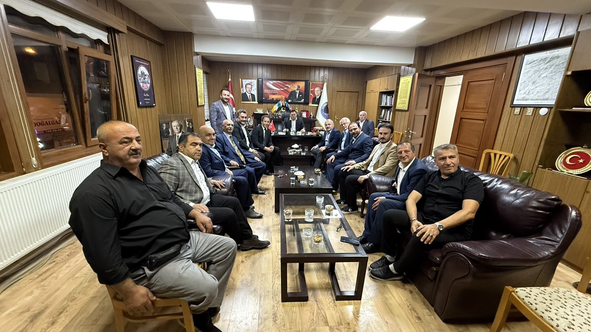 Minik yavrularımızın teknolojik buluşlarıyla başlayan günüm, düğünlerimizle, festivallerimizle devat etti. Gün sonunda kıymetli sanatçımız Mustafa YILDIZDOĞAN ile sonlandı🙏🏻 İşte BİZİM MEMLEKET ❤️🇹🇷