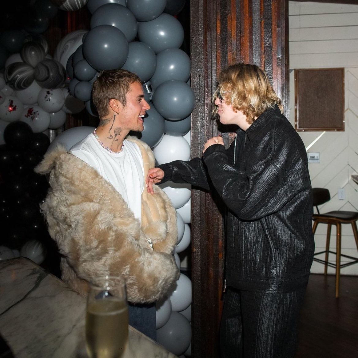 TheFameVault's tweet image. “STAY” by Kid Laroi and Justin Bieber is the #14 most streamed song of all time on Apple Music