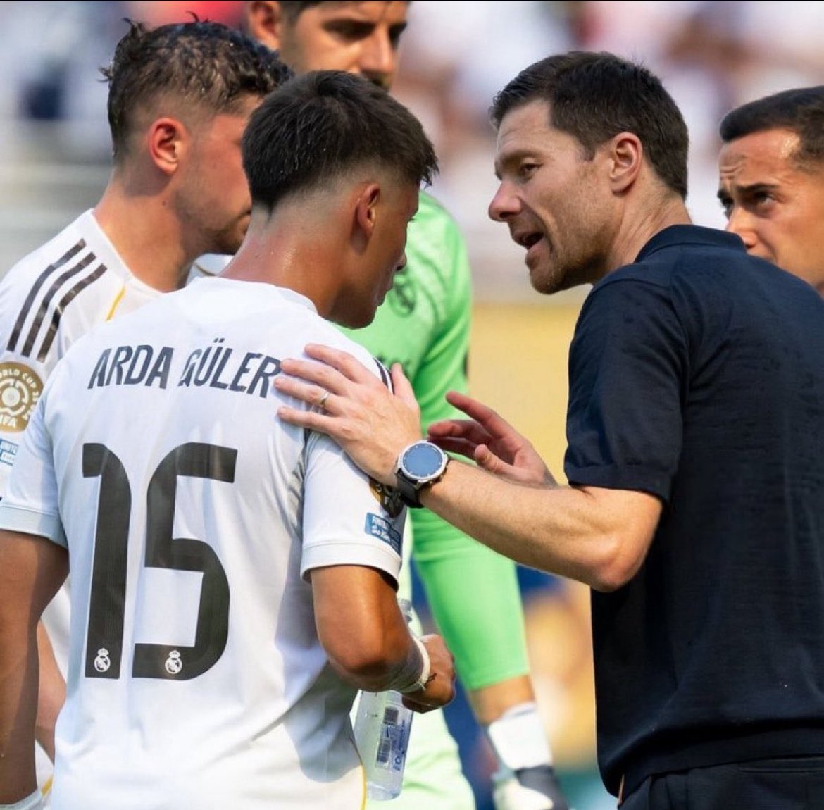 MM1903__'s tweet photo. Arda Güler ve takımı yarı finale kaldı Kulüp Dünya kupasında.
Arda bugün’ki maçta yıldızlaştı, 2 Asist ile. Xabi ile gelişimini, alacağı süreyi çok merak ediyorum. 🅰️🅰️
Starboy. 🇹🇷💫
#ardagüler #arda #RealMadrid #güler #bvb #RMADOR #FIFAClubWorldCup https://t.co/3lZvOmIbd7