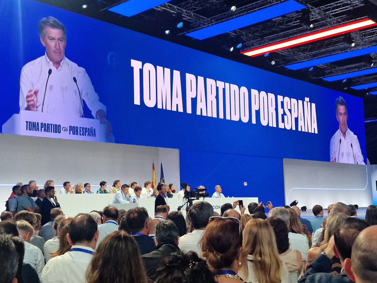 🔵 Cerramos la jornada del sábado celebrando que <a href="/NunezFeijoo/">Alberto Núñez Feijóo</a> continúa como presidente del <a href="/ppopular/">Partido Popular</a> con el 99,24% de los votos

👏🏻 Nuestro presidente liderará el cambio que España necesita con #valores 

#RincondelaVictoria #21CongresoNacionalPP #PP