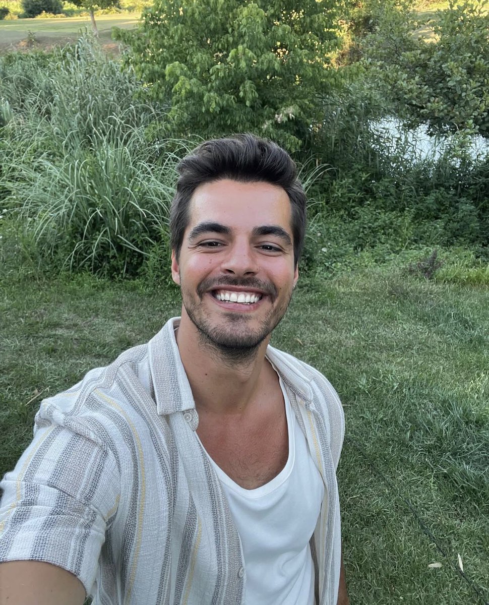 Oyuncu                             En sevdiğim ortağı

#BurucuÖzberk #BerkAtan 
#Burberk