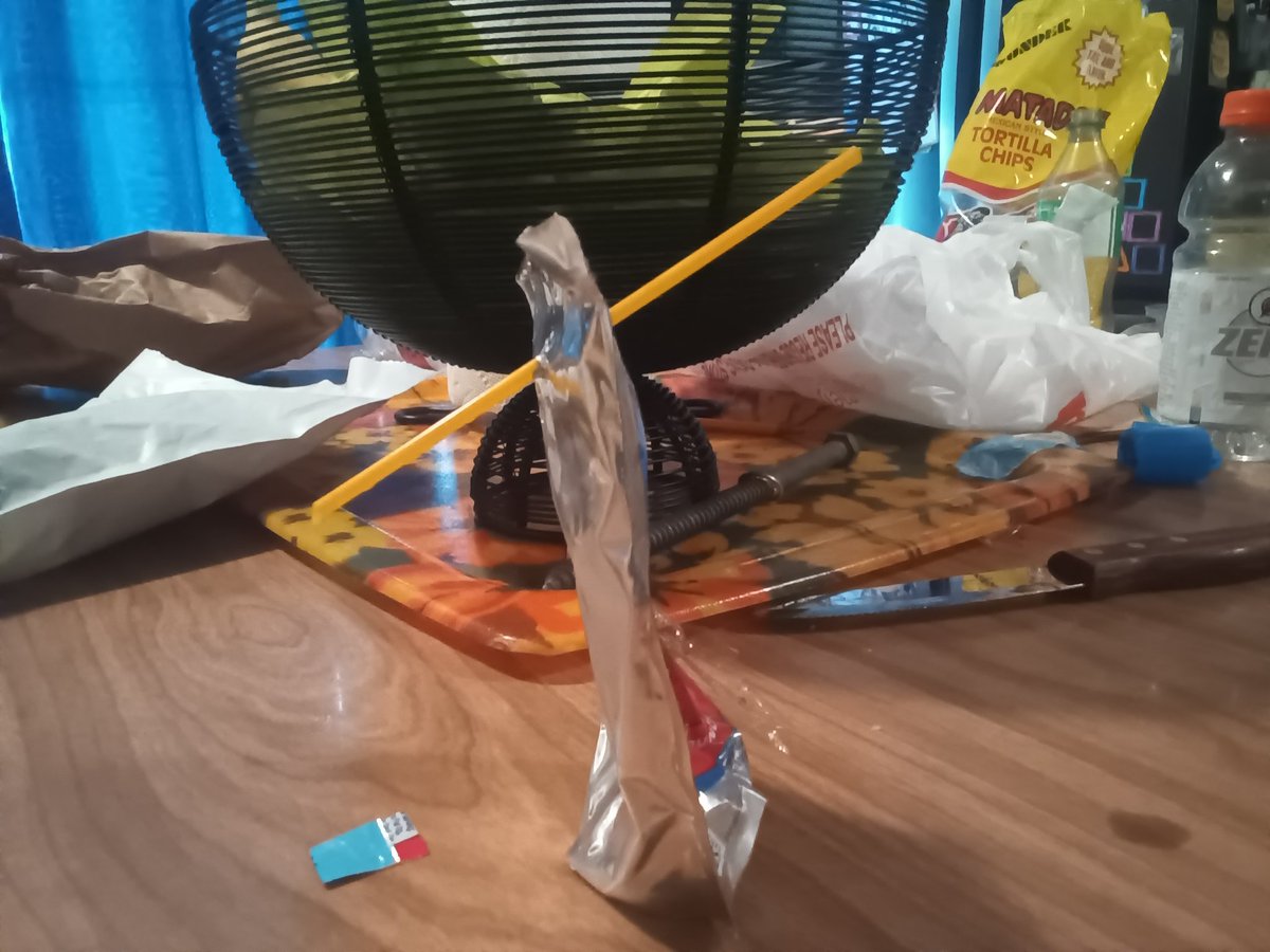 An27M's tweet image. I was trying to have a caprisun. Also has this ever happened to you?