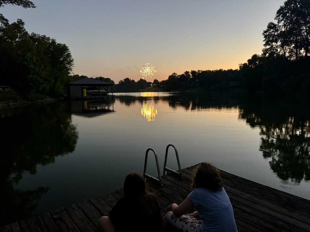 noahspitzer's tweet photo. Enjoying Watts Bar this weekend. 
Fireworks last night and then pulling my mom and daughter today! #TVAFUN https://t.co/Q4vakvpv7X