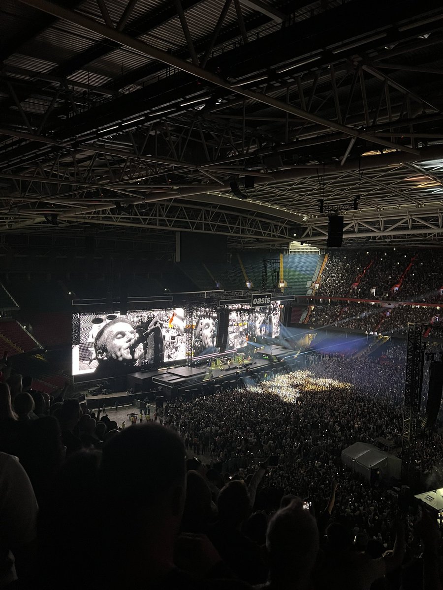 allaboutthecows's tweet image. There isn’t an emoji to depict the noise coming out of me…
#oasis