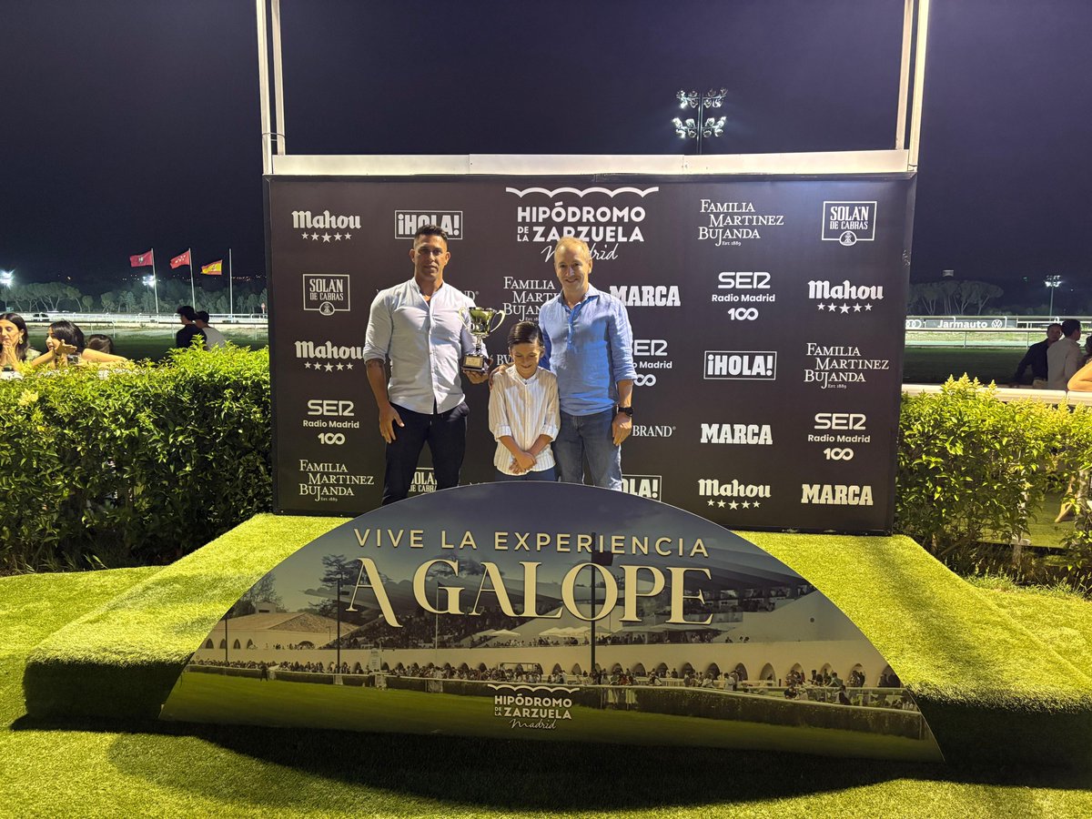 FRED ON FIRE fue el ganador del Premio TUVALU (2017) del sábado 5 de julio.🥇

Enhorabuena a la Cuadra Oro Molio, al preparador Óscar Anaya y al jockey <a href="/MarioEnriqueFe9/">Mario Enrique Fernandez</a> 

Entregó el trofeo la Familia Pardo de Santayana. 🏆