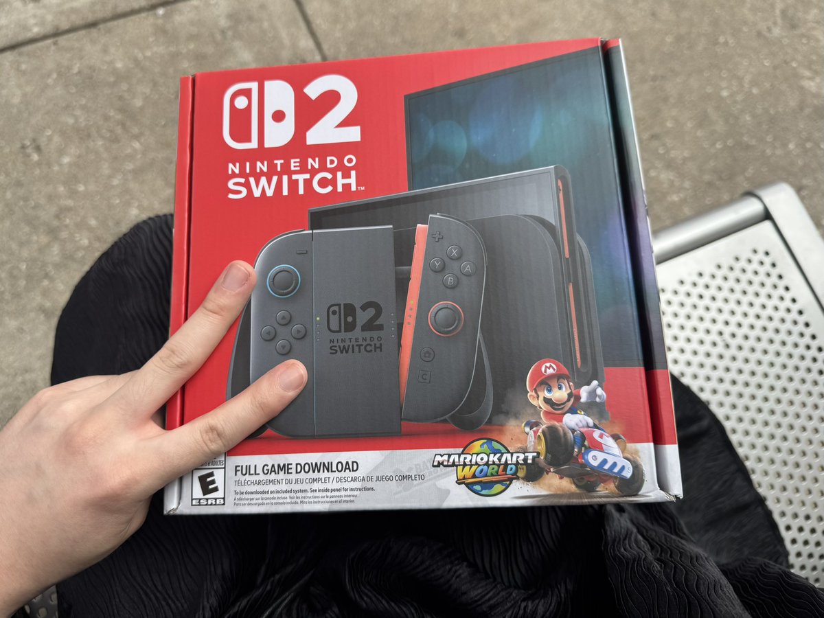 _Lattice's tweet photo. Switch 2、行った店にたまたま1台在庫あって買えたぜ！！！ https://t.co/VvNLH1lpDB