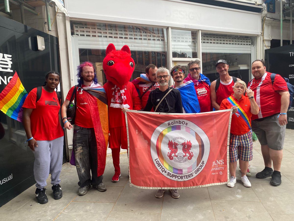 RainbOsailor's tweet image. Thank you to @RainbOs_1881 & our friends and allies who joined us for @PrideInLondon today. What a fabulous day and so many ⭕️s cheered along the route
