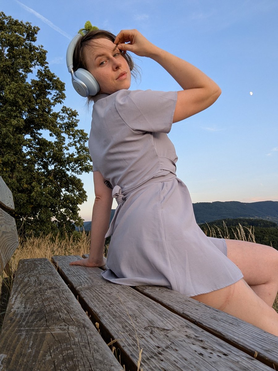 Wie sah euer Abend so aus?

Ich hab die letzten Sonnenstrahlen auf dem kleinen Hügel nebenan genossen und das Licht genutzt.