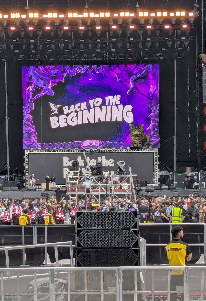 #Hedgewatch Here I am at Sabbath just doing final stage checks &amp; checking out the crowd. Waved to mummy and daddy now back to my Bailey's rider &amp; hanging with Pantera &amp; Ozzy 🤘🐾🤘🐾