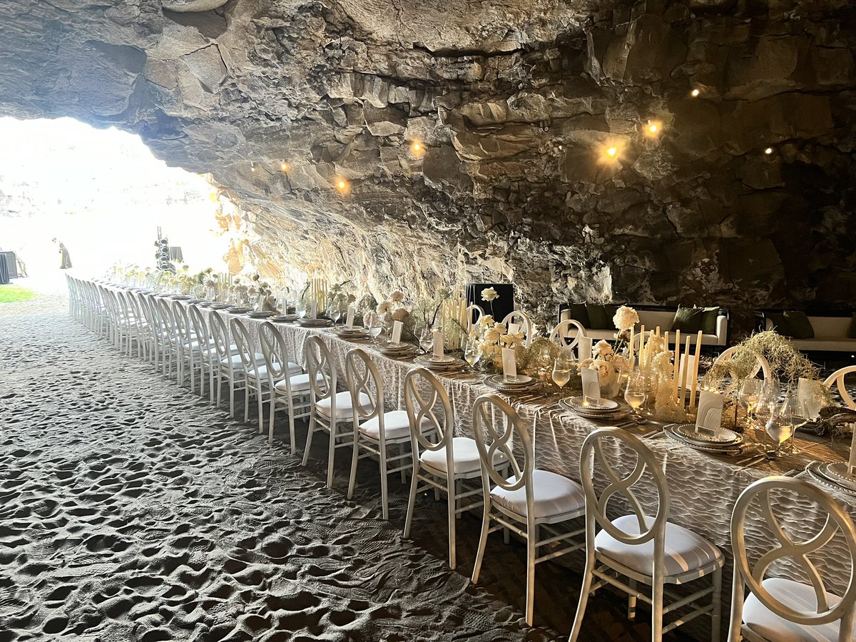 daveyhubb's tweet image. Steak Dinner in a Cave? #catering #travelingchef #wedding #CaveStory