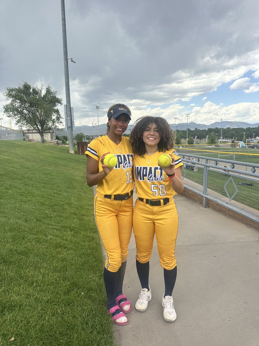 Both of these baddies with walk off HRs today. <a href="/giuliatorres50/">Giulia Torres🇩🇴</a> with a grand salami and <a href="/Chelsea_Lewis12/">chelsea lewis</a> with the 💣 to run rule. So proud of these two!!