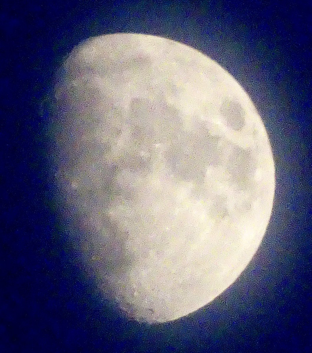 Tonight’s moon zoom! I hope you’ve all had a good day and wishing everyone a peaceful night and sweet dreams. 🤗🌔🕊️💤