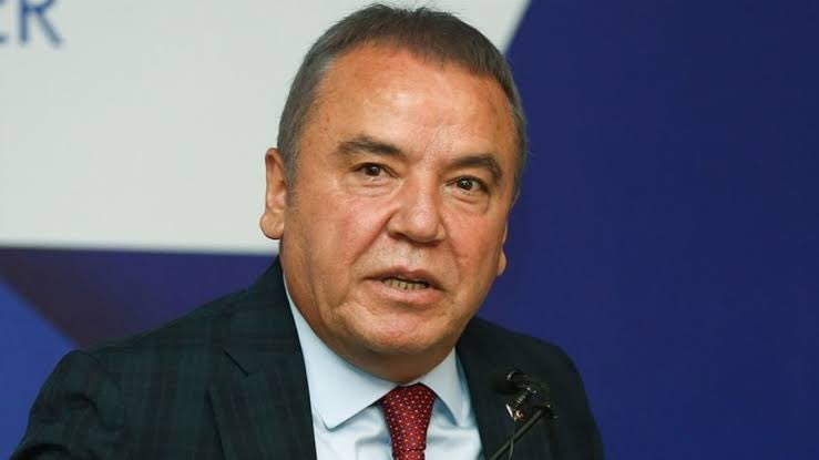 Tutuklanan Antalya Büyükşehir Belediye Başkanı Muhittin Böcek’in ifadesinden:

"Ben 2019 yılında Büyükşehir Belediye Başkanı seçilirken 6.1 Milyar TL borç ile belediyeyi devraldım.

Ancak şu an SGK ya da herhangi bir kuruma borcu olmayan tek büyükşehir belediyesi benim."