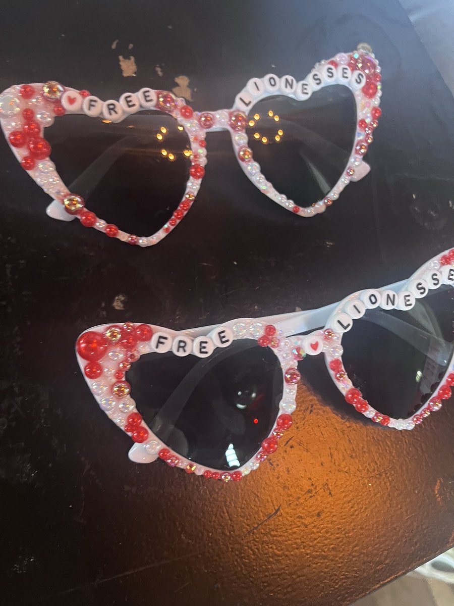 Free Lionesses Sunnies 😎 

We hope you liked using our props for your photos.

Huge thanks to Hollie for making them.

How fab do they look 😍