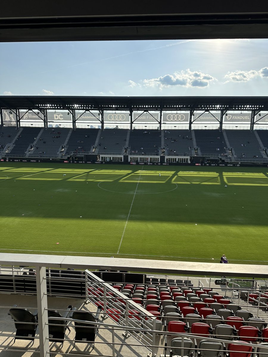 MikeConti929's tweet image. Grateful to have the TV booth tonight in DC.