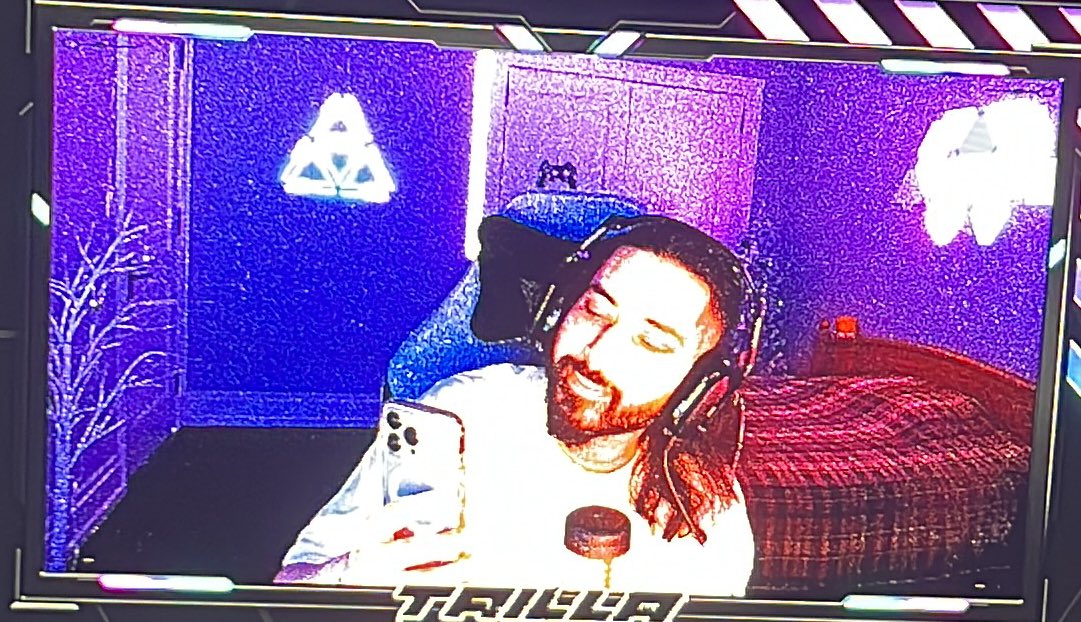 Trillz's tweet photo. Live

Going to be trying out @CrappyBirdBase on stream! It’s a mix of crash and flappy bird 🐦 

Gambling as usual on:
@solpumpcom 🚀 
@playzcasino 🎰 

I’ll be rolling the 0.3 giveaway winners, and also giving $100 usd out to actives. 

https://t.co/oVOKlqG41h https://t.co/R0lAUjiWIQ