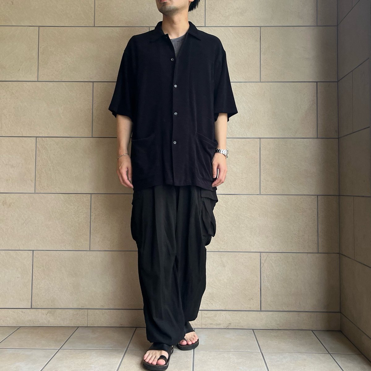 kore_0721's tweet photo. 大袈裟じゃなく10年ぶりくらいに購入した
半袖シャツ。
ビビッときたcomoliのパイル生地のやつ。
快適、、、今後は普通に半袖シャツ買うと思います。

シャツ　#comoli 
インナー　#maateeandsons 
ボトム　#comoli 
サンダル　#juttaneumann https://t.co/dsOJGzRXtq