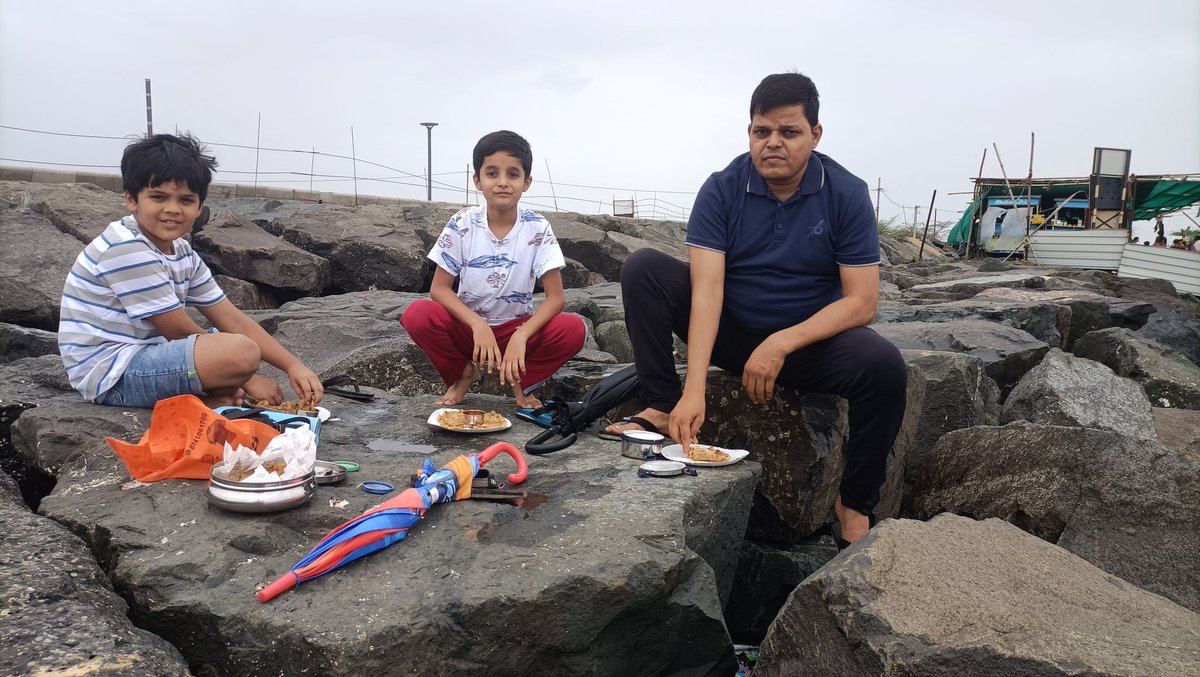 Me12Rk's tweet photo. #Dumasbeach https://t.co/d03QLN9H1j