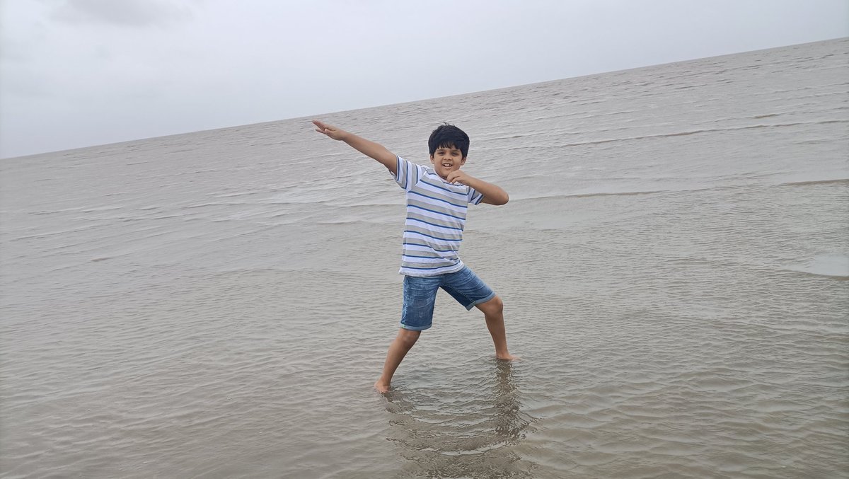 Me12Rk's tweet photo. #Dumasbeach https://t.co/d03QLN9H1j