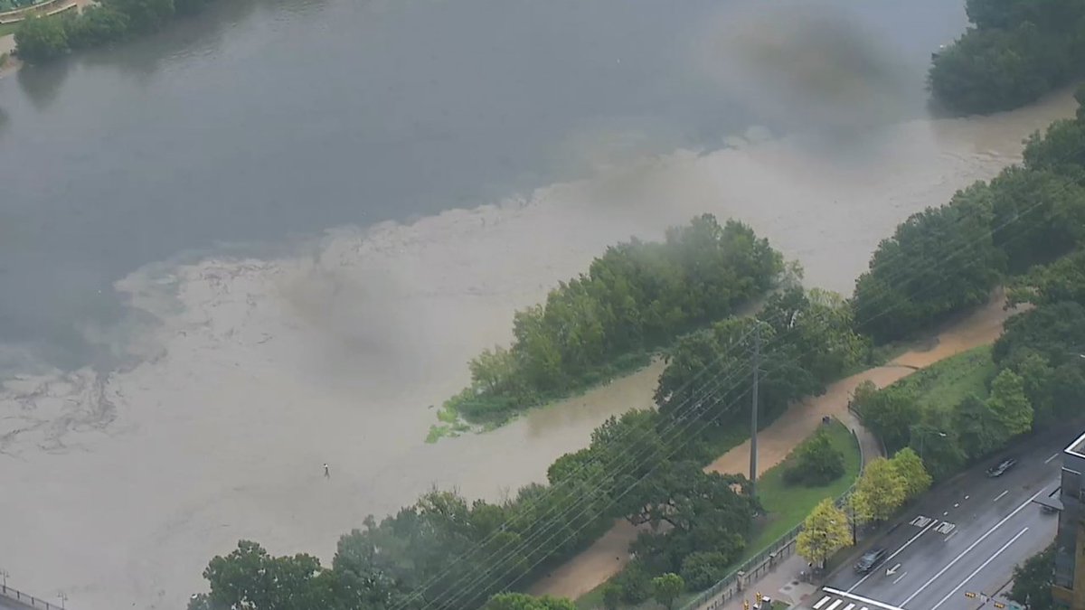 5:32 PM - Shoal Creek water spilling into Lady Bird Lake (The Austonian Camera)