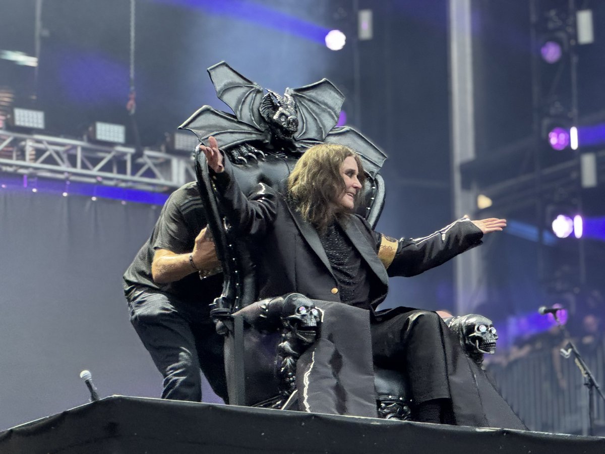 metalhead_shin's tweet image. Ozzyは実在したで！

#BackToTheBeginning