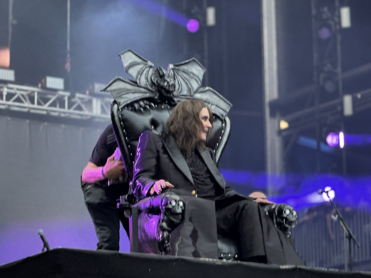 metalhead_shin's tweet image. Ozzyは実在したで！

#BackToTheBeginning