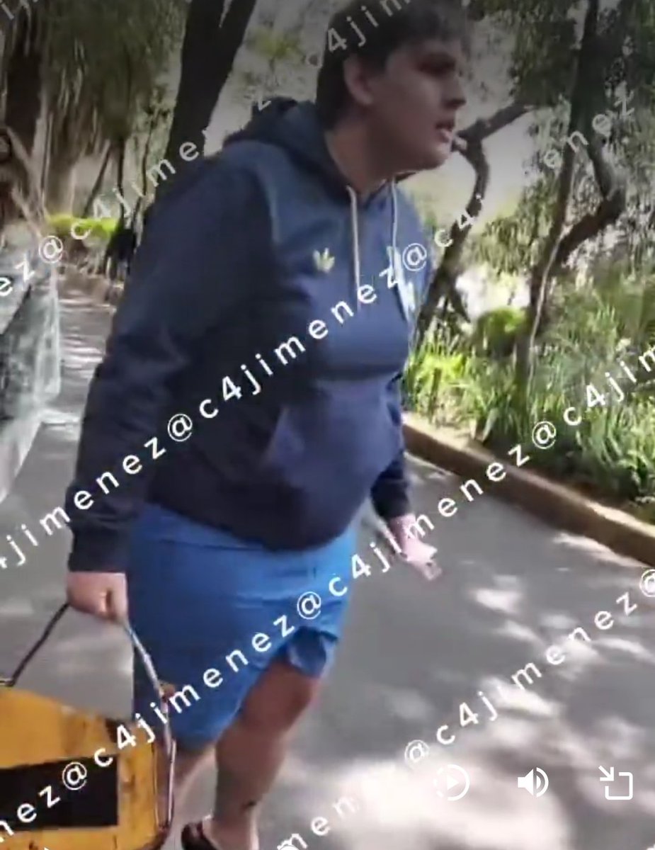 PaoPao_Bracho's tweet image. Esperemos que Ximena Pichel o mejor conocida como #LadyRacista le pueda comprar un brassiere copa B, a su hijo, con lo que ahorro del parquimetro. 🙏