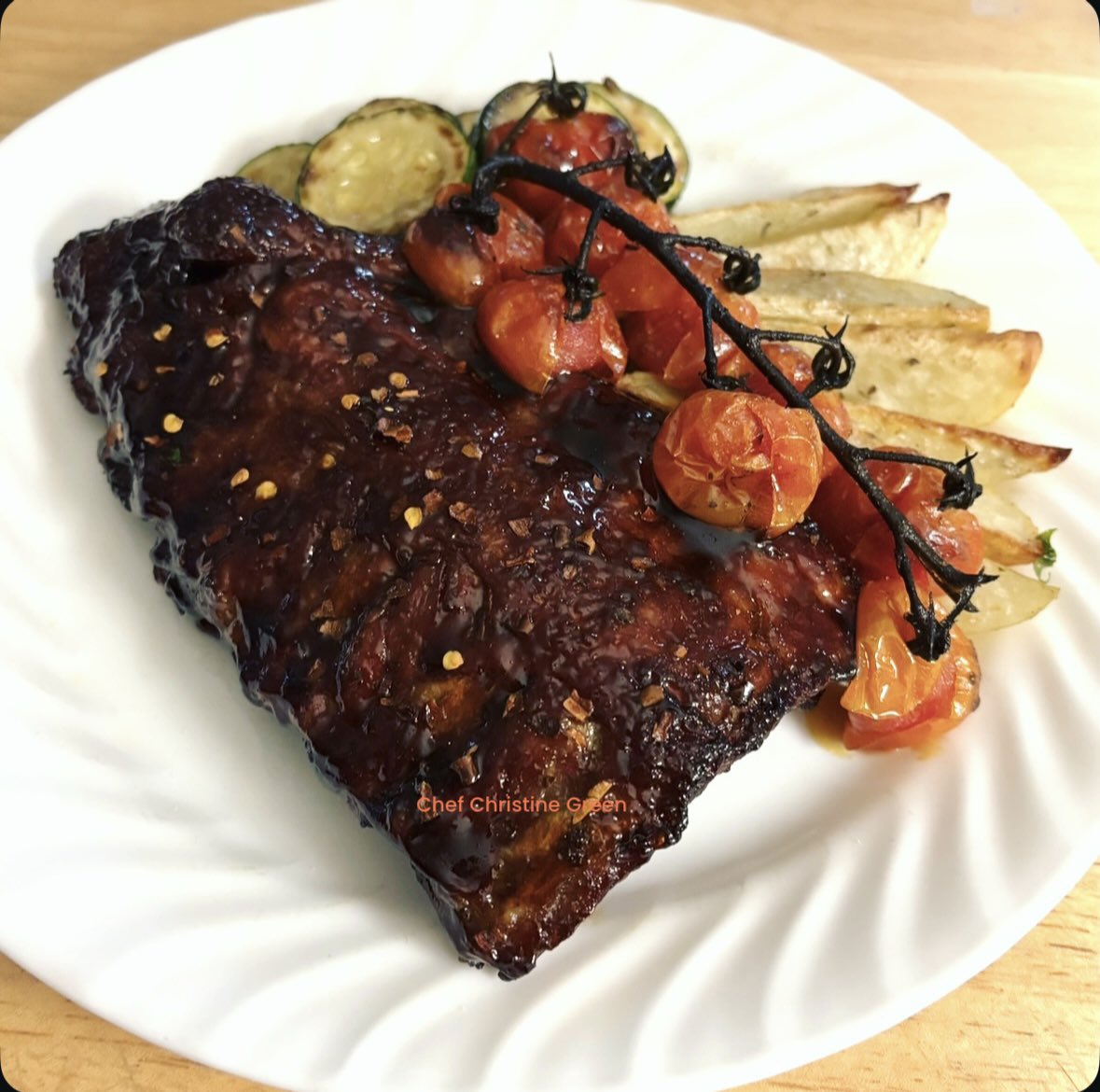 Absolutely devastating delicious ribs with Hoisin, honey, ghost pepper glaze, roasted cherry tomatoes, garlic butter potato wedges and sautéed cumin zucchini 🍷