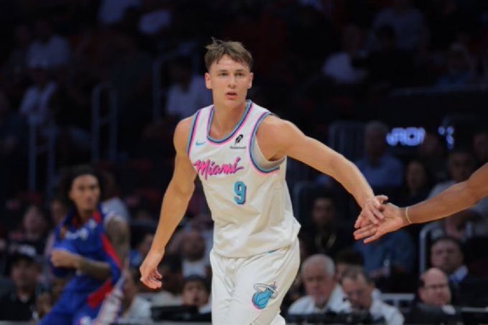 Pelle Larsson today: 

18 points
4/12 FG
10/11 FT