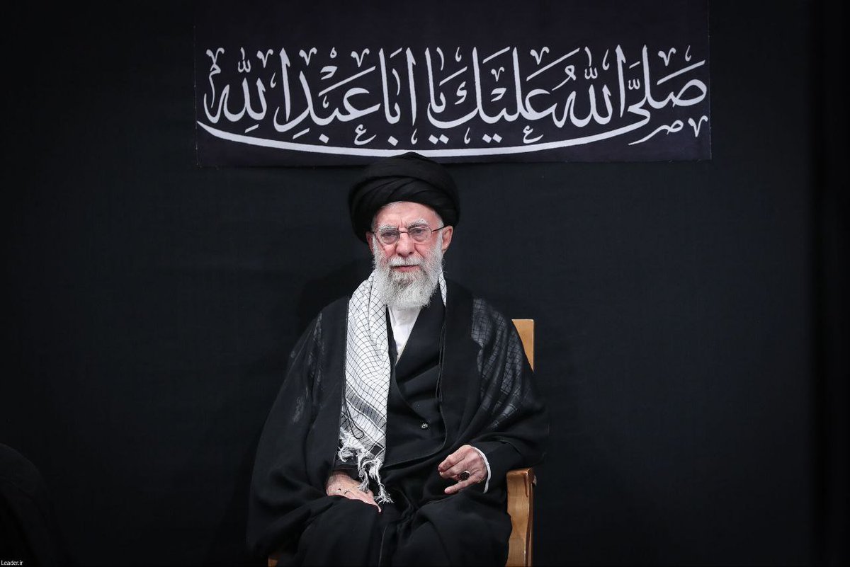 damnitsmoohy's tweet image. بچه ها ما با دیدن نائب امام زمان عج از خوشی تا دم سکته رفتیم
حالا تو فکر کن امام زمان (عج) بیاد...
#hero
#لبیک_یا_خامنه_ای