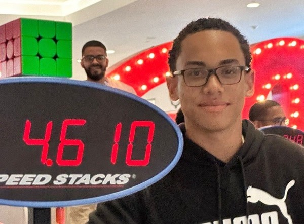 Joven dominicano  Cristian en el mundial de Speed Cubing en Seattle 
 robertocavada.com/deportes/2025/… 

La República Dominicana tiene un representante en el Campeonato Mundial de Speed Cubing 2025, que se celebra actualmente en Seattle con la participac...