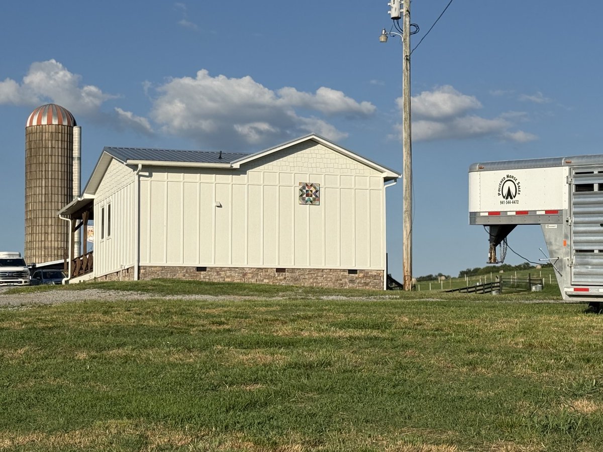 WCUCoachO's tweet image. Mowing done, Fence lines cleared,hay put up, outdoor arena planned & posted, 6Railroad ties moved for Planter beds, Back/Front porch cleaned, I am officially exhausted😳Back to my coaching job so I can rest!😂😂😂