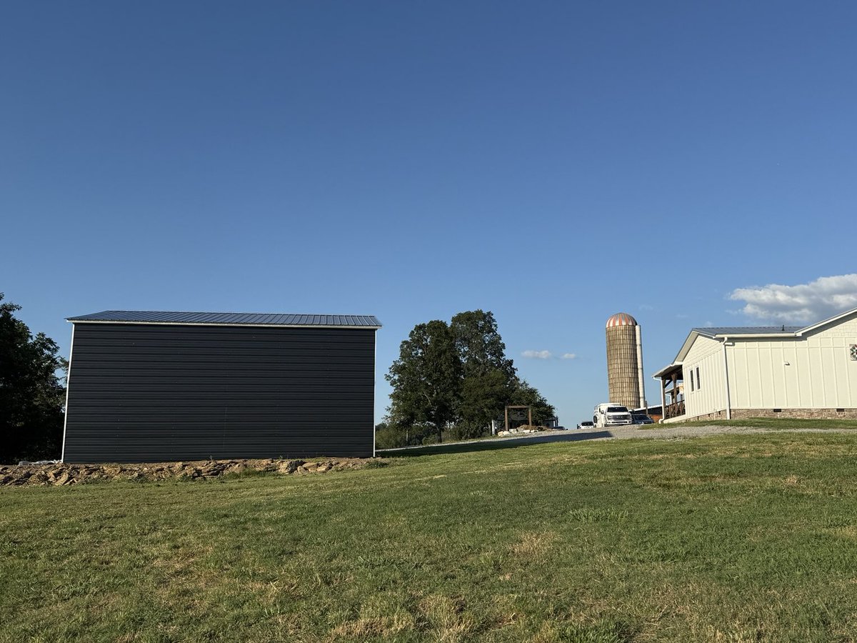 WCUCoachO's tweet image. Mowing done, Fence lines cleared,hay put up, outdoor arena planned & posted, 6Railroad ties moved for Planter beds, Back/Front porch cleaned, I am officially exhausted😳Back to my coaching job so I can rest!😂😂😂