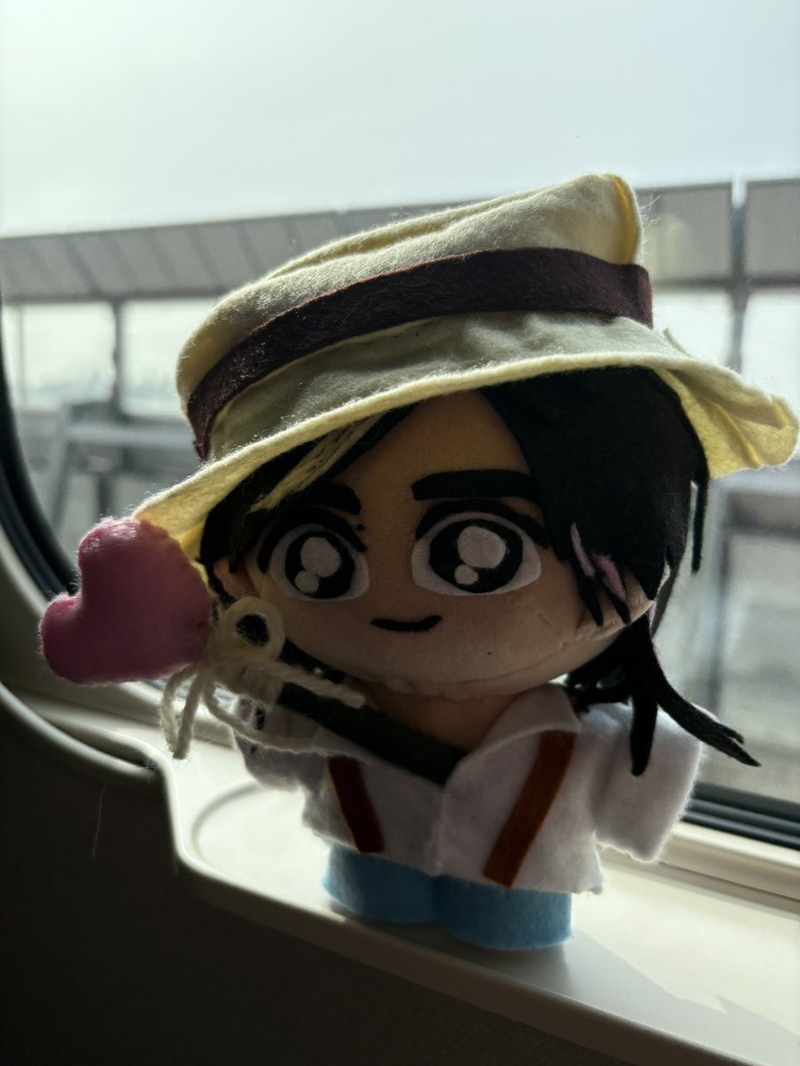 金沢へ！🚄✨✨
初めて北陸新幹線に乗りました！
快適〜🤗
周りに誰もいないし！！