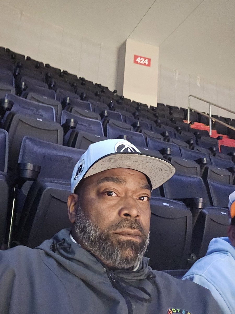 Relvis1's tweet photo. Chillin https://t.co/NWCWjenqgF