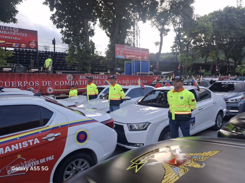 InttContigo's tweet photo. #EnFotos📸 || Participación histórica de los trabajadores del  #INTT como Cuerpo Combatiente en el Desfile Cívico Militar, con motivo al 214 aniversario de la Declaración Solemne de Independencia, Día de la Fuerza Armada Nacional Bolivariana y del Soldado Venezolano.
¡Venceremos! https://t.co/suEMjhLgD2