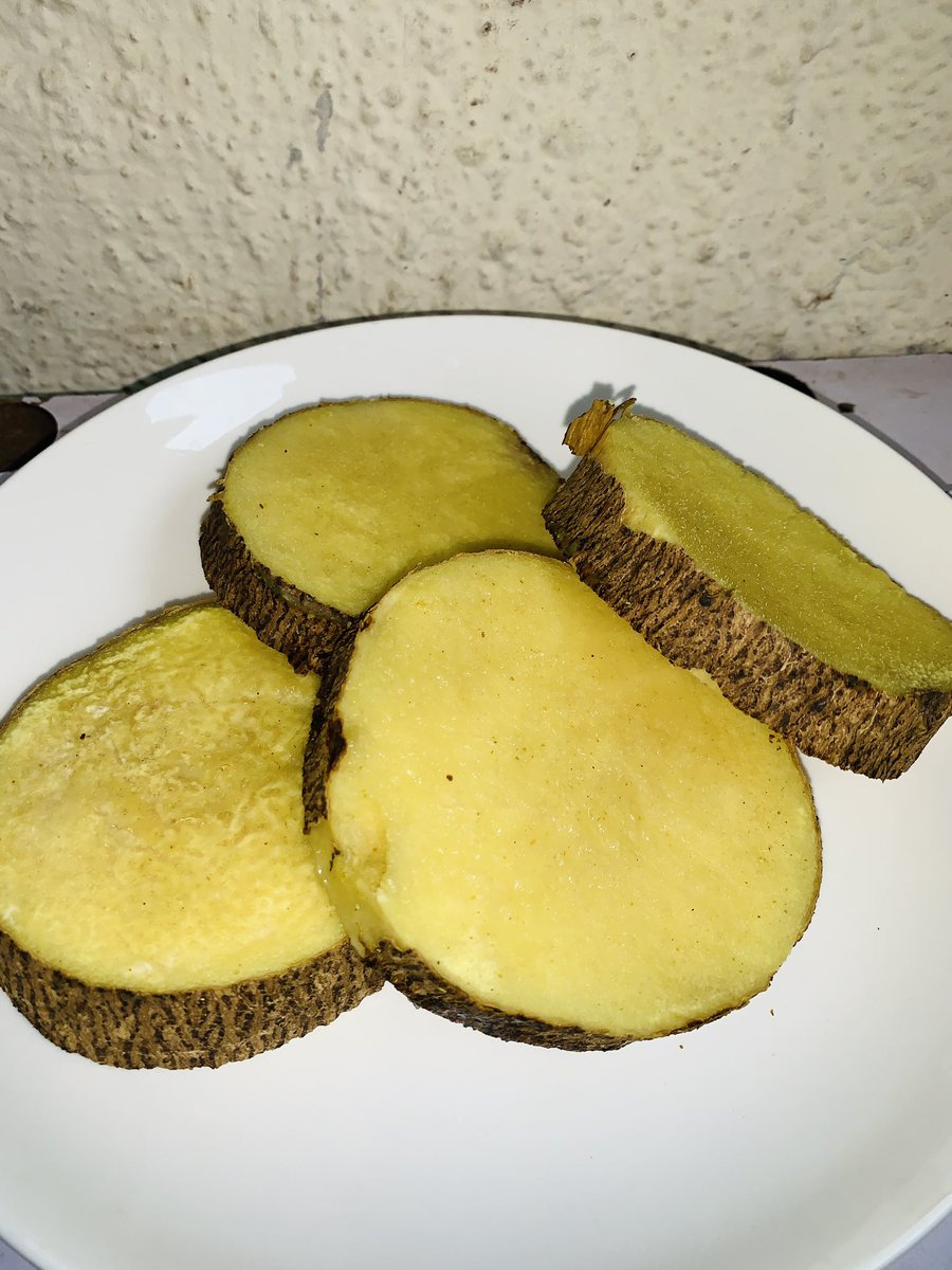 Chef_Feyy's tweet image. From this, to thiss 😍
Roasting/ Grilling your yam with the back gives it more flavor and nutrients.
#abuja #AbujaTwitterCommunity #bole