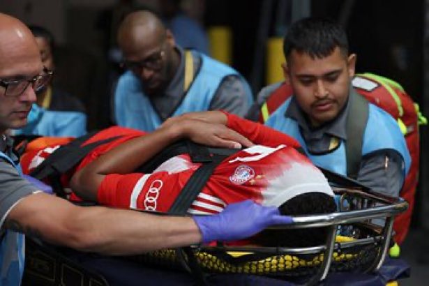 Tsportsanalysis's tweet image. 🚨 BREAKING: Bayern Munich's star midfielder Jamal Musiala faces a significant setback with a fractured left fibula and multiple ligament injuries according to BILD. 
The young talent is expected to be sidelined for 4-5 months. 🏥⚽ 

#getwellsoonmusiala #ClubWorldCup