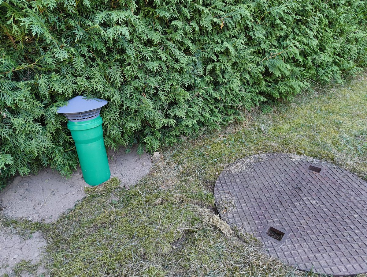 Schriebmann's tweet photo. Nun mit Ansaugstutzen!
Der Abwasserzweckverband schreibt's vor und die Irritationen, was den Zugang ins Grundstück betrifft, sind Geschichte. https://t.co/dDxzavo0A2