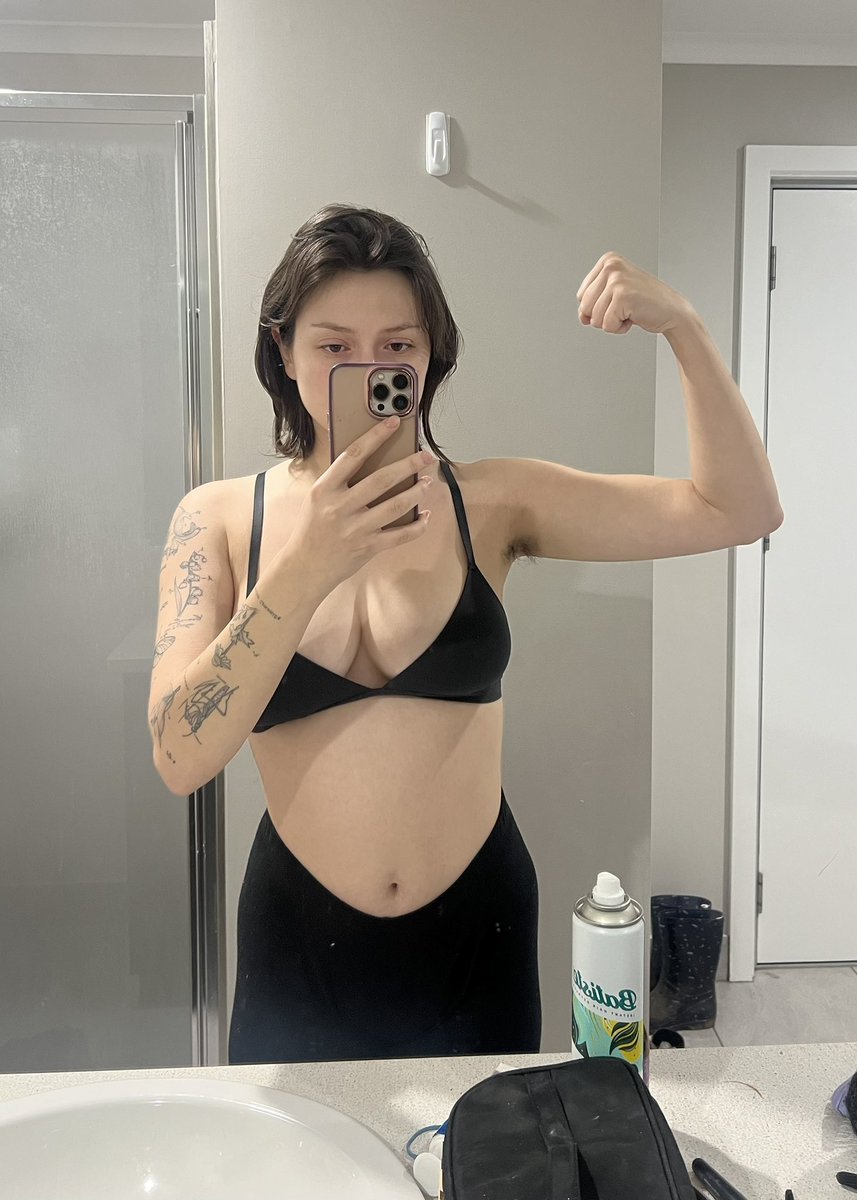 bonccjuice's tweet photo. CAN WE TALK ABOUT THIS
(before and after working one month at the ranch) https://t.co/XnhcMOtRU7