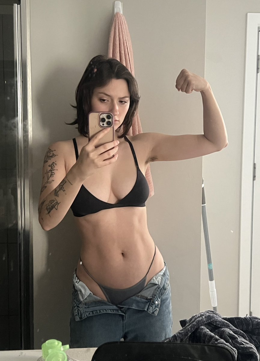 bonccjuice's tweet photo. CAN WE TALK ABOUT THIS
(before and after working one month at the ranch) https://t.co/XnhcMOtRU7
