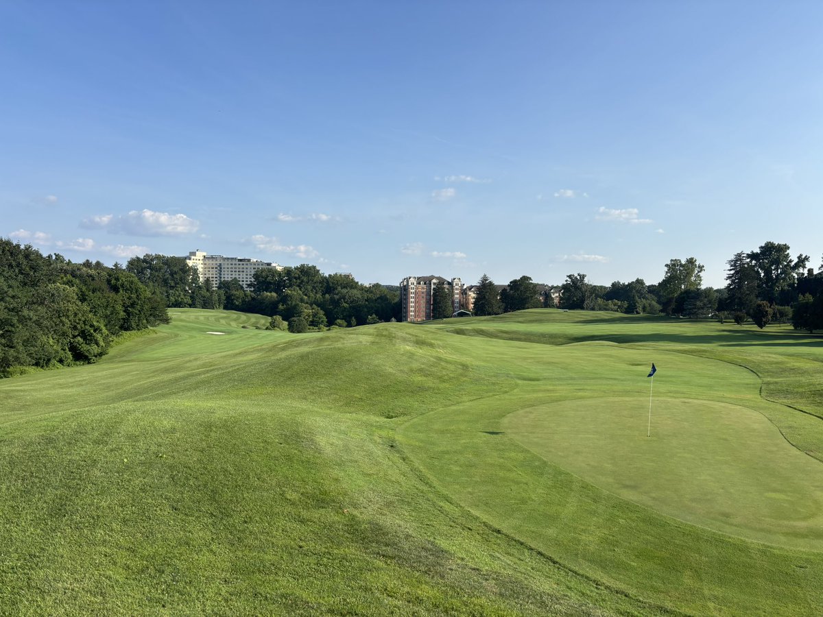c0stal3lite's tweet photo. Fun DC gem. Georgetown Prep GC, like seven or so greens, nine holes. Shot one over and hit damn near every club in the bag #expand https://t.co/jFvafZiru9