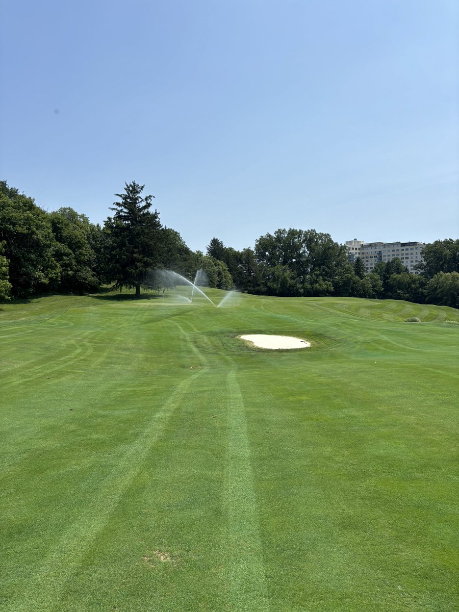 c0stal3lite's tweet photo. Fun DC gem. Georgetown Prep GC, like seven or so greens, nine holes. Shot one over and hit damn near every club in the bag #expand https://t.co/jFvafZiru9
