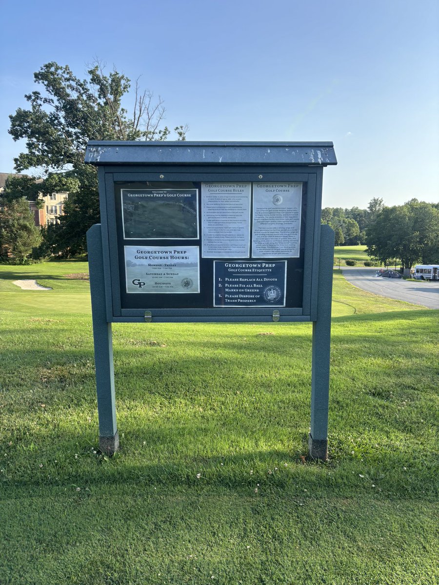 c0stal3lite's tweet photo. Fun DC gem. Georgetown Prep GC, like seven or so greens, nine holes. Shot one over and hit damn near every club in the bag #expand https://t.co/jFvafZiru9