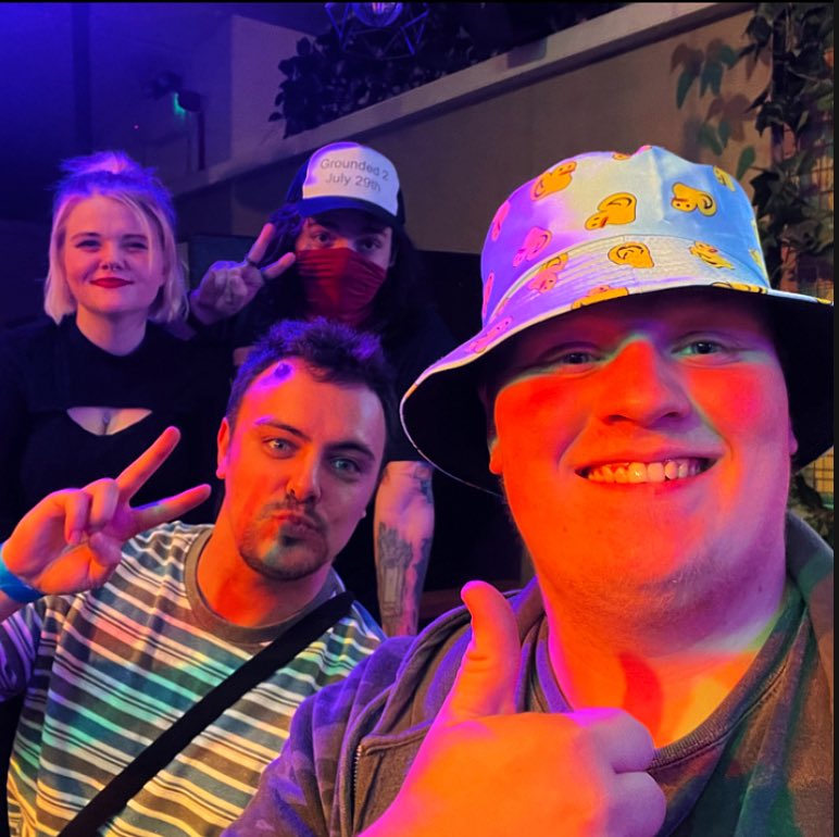 Fortnitethundez's tweet image. What an amazing time π thank you all for being amazing and it was so cool to meet you all hope to see you all again very soon π€©β€οΈ @Doctor_Bloo @StallionStreams @CarterPulseEU @FluXHoundFB and more (sorry idk there accounts π
)
